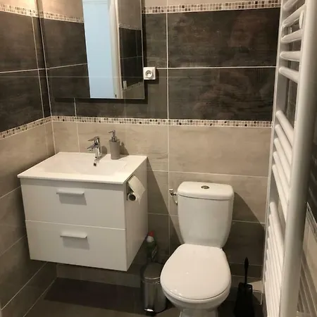 Charme Intra-muros, P2 De 50m² + Parking Gratuit Aigues-Mortes